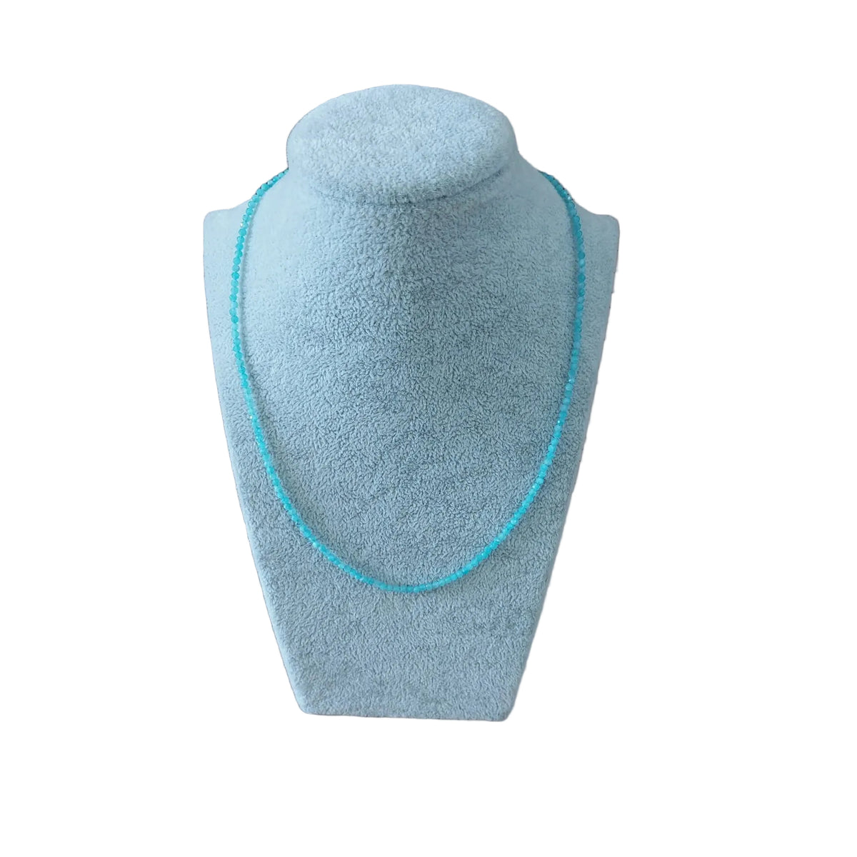 Facettierte Amazonit Kette 2mm Perlen hellblau funkelnd, 45cm mit versilbertem Verschluss auf Samt-Büste - zarte Edelsteinkette für Damen